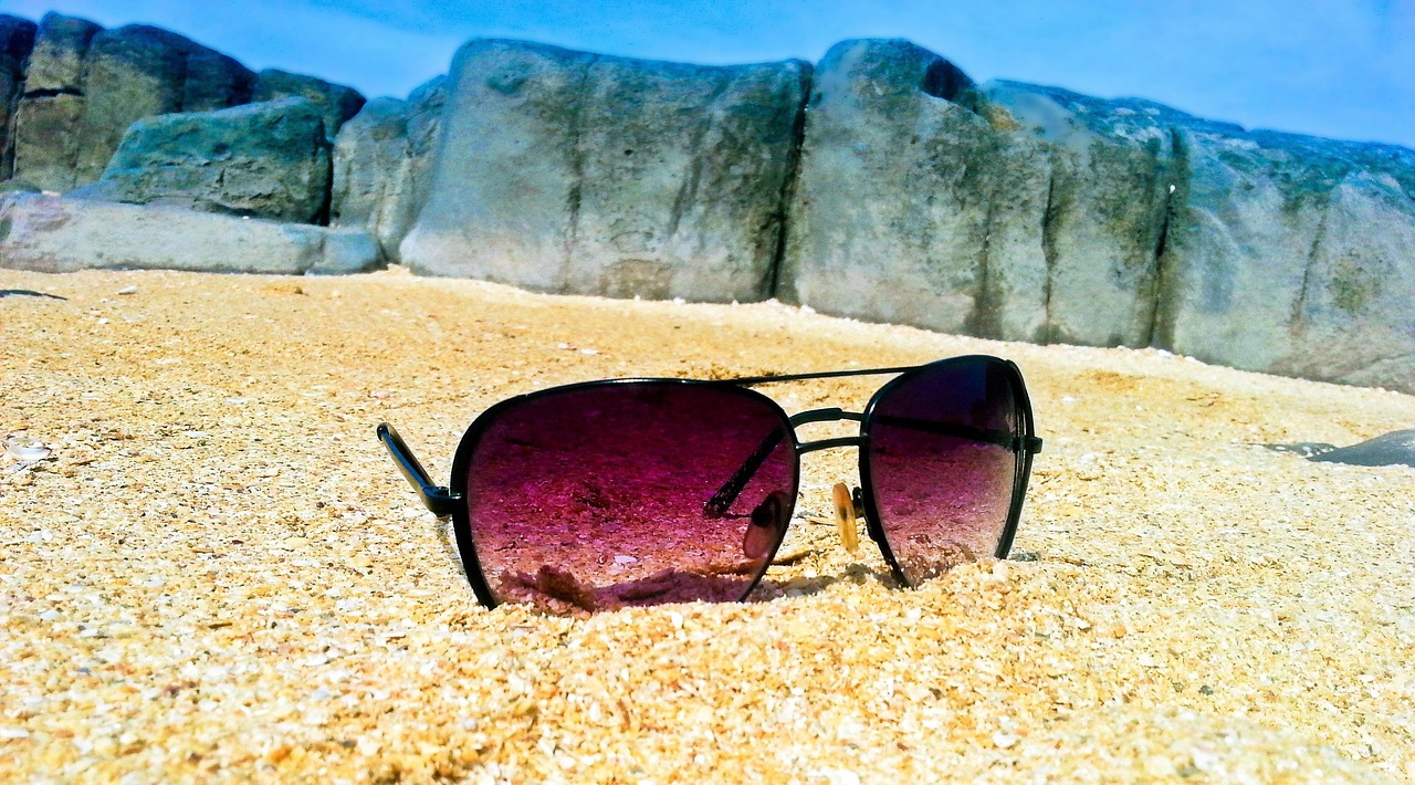 Classic Aviator Sunglasses – Beach-Ready & Stylish!
