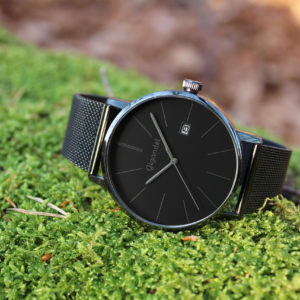 Sleek Black Minimalist Watch – Timeless Elegance