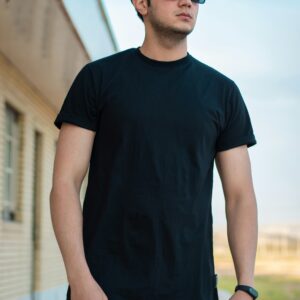 ESSENTIAL BLACK TEE
