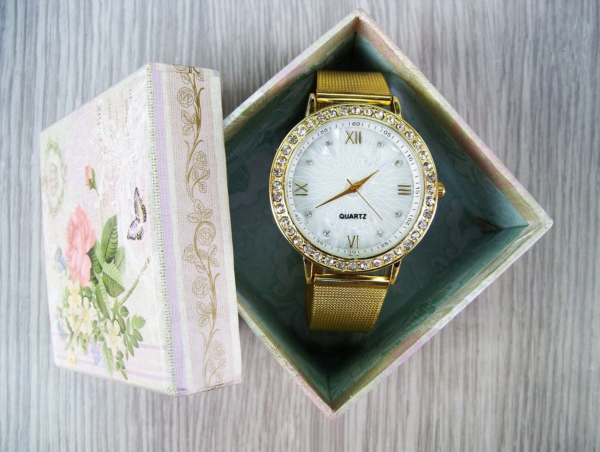 Luxury Gold Quartz Women's Watch